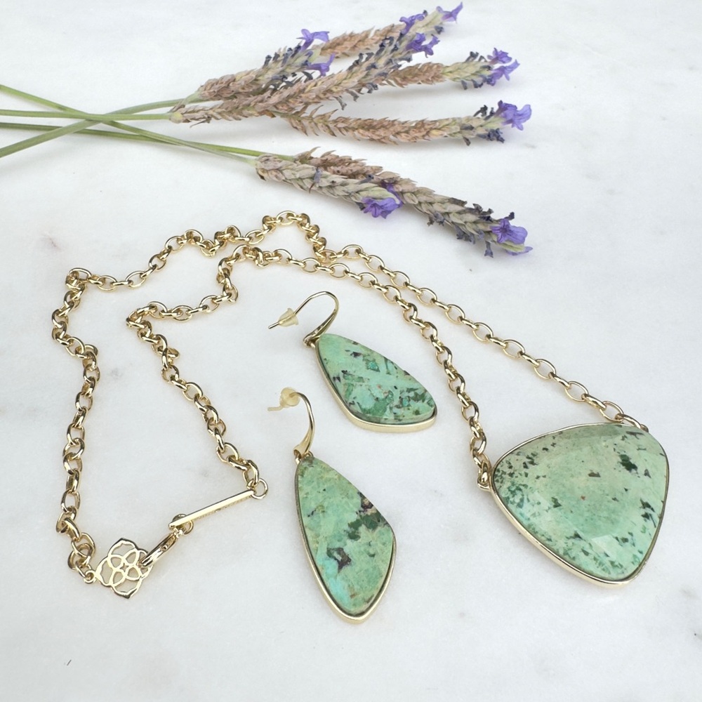 Kendra Scott McKenna Gold Pendant Necklace & Earrings Set– Sea Green Chrysocolla